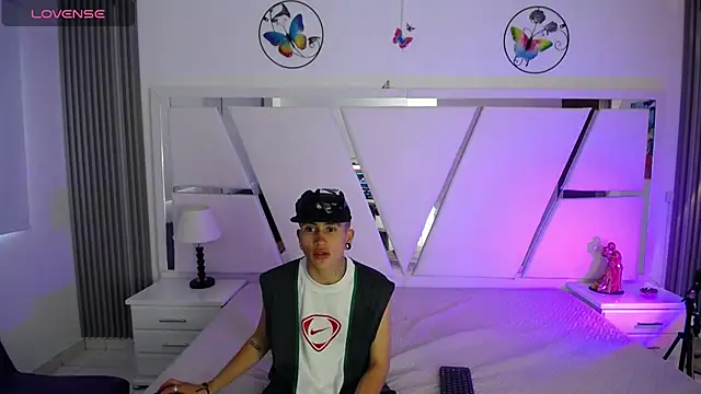 oblivionlove online show from February 4, 12:33 pm