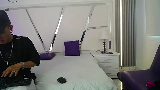 oblivionlove online show from November 10, 7:41 pm