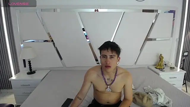 oblivionlove online show from May 14, 7:33 pm