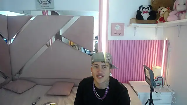 oblivionlove online show from May 8, 10:24 pm