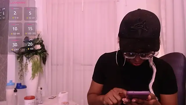 Snapshot of LolaJenkinss chatting on November 9, 4:05 am LolaJenkinss online show from November 9, 4:05 am