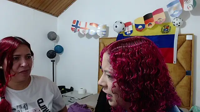 Snapshot of LITTLEKITTY19 chatting on July 2, 1:17 pm LITTLEKITTY19 online show from July 2, 1:17 pm
