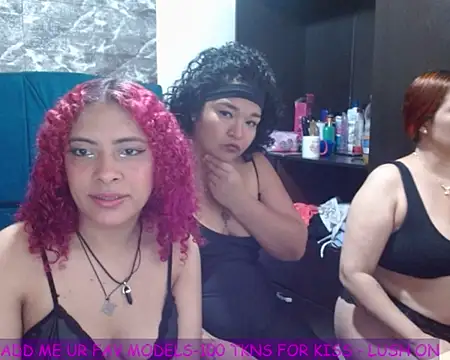 Snapshot of LITTLEKITTY19 chatting on May 19, 1:18 pm LITTLEKITTY19 online show from May 19, 1:18 pm