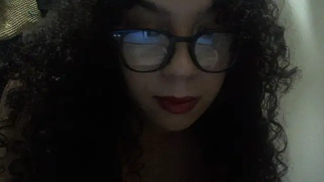 Snapshot of lotuzpetals chatting on October 4, 8:05 am lotuzpetals online show from October 4, 8:05 am