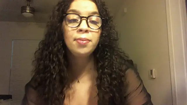 Snapshot of lotuzpetals chatting on September 30, 12:38 am lotuzpetals online show from September 30, 12:38 am