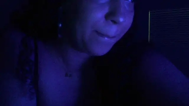 Snapshot of lotuzpetals chatting on October 10, 6:58 am lotuzpetals online show from October 10, 6:58 am