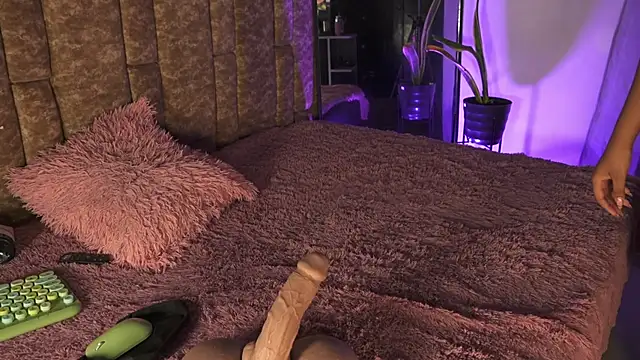 Missdionne curly online show from April 21, 11:28 am