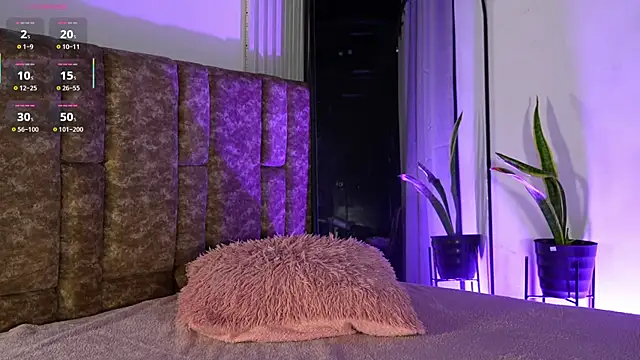 Missdionne curly online show from April 9, 11:05 am