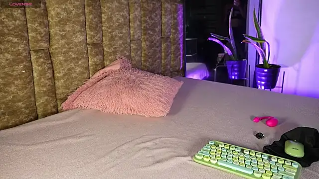 Missdionne curly online show from April 13, 11:25 am