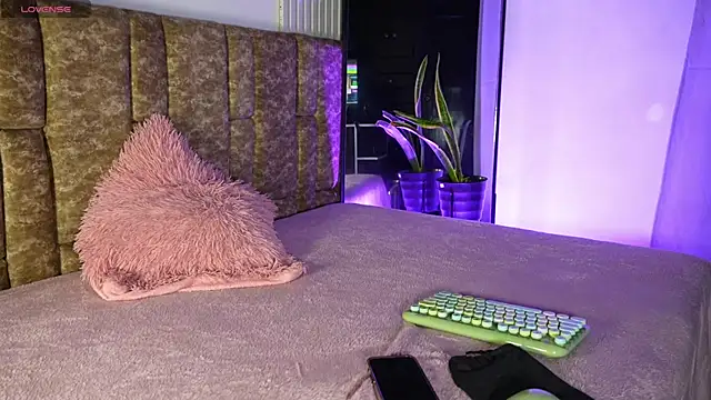 Missdionne curly online show from April 14, 11:26 am