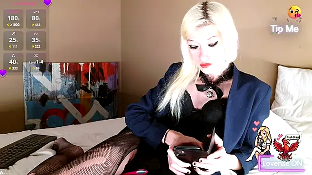 Snapshot of GirlFeetQueen chatting on November 10, 8:58 pm GirlFeetQueen online show from November 10, 8:58 pm