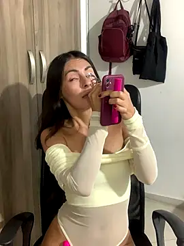 Snapshot of sweet-abbie chatting on October 31, 1:57 am sweet-abbie online show from October 31, 1:57 am