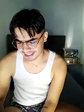 Snapshot of Mason_grey chatting on December 16, 1:32 am Mason grey online show from December 16, 1:32 am