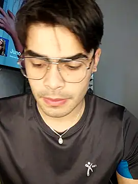 Snapshot of Mason_grey chatting on November 13, 12:42 pm Mason grey online show from November 13, 12:42 pm