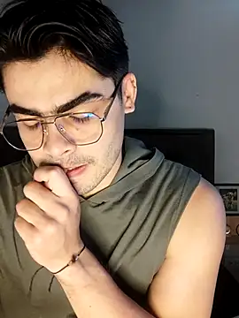 Snapshot of Mason_grey chatting on November 14, 2:32 pm Mason grey online show from November 14, 2:32 pm