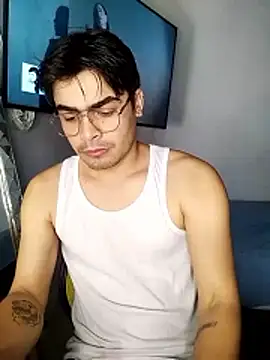 Snapshot of Mason_grey chatting on December 3, 12:04 pm Mason grey online show from December 3, 12:04 pm