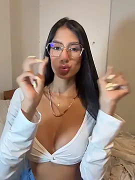 Julieta Duque online show from February 19, 1:02 am