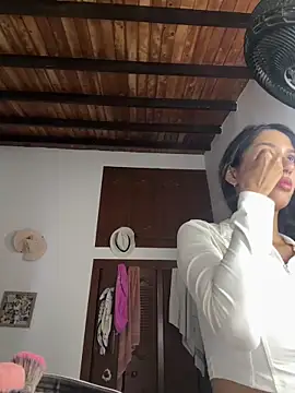 Julieta Duque online show from March 17, 4:04 am