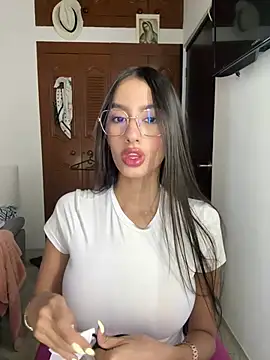 Julieta Duque online show from February 28, 3:39 am