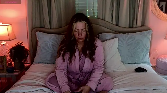 STIFFLERSMOMM online show from April 25, 11:24 am