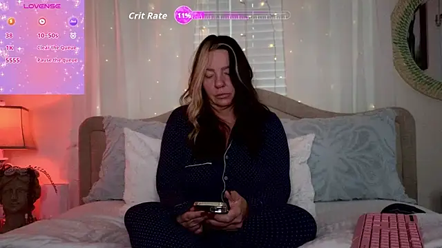 STIFFLERSMOMM online show from January 9, 1:40 pm