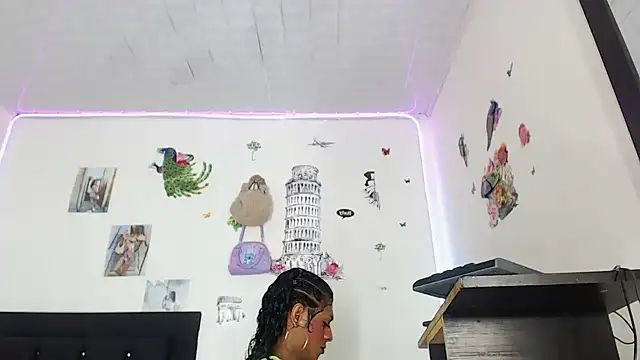 Snapshot of violettath chatting on October 30, 7:39 am violettath online show from October 30, 7:39 am