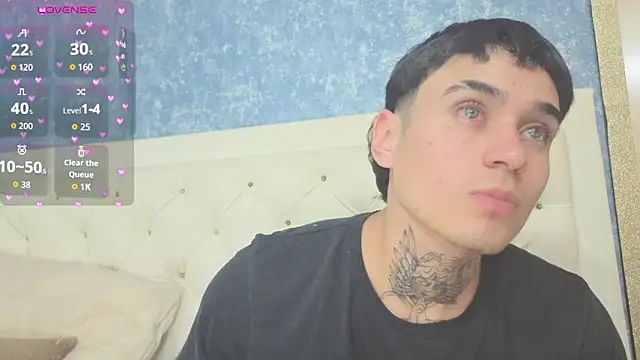 Snapshot of owen_desmond chatting on October 22, 3:06 am owen desmond online show from October 22, 3:06 am