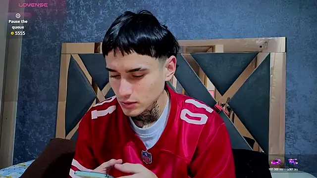 Snapshot of owen_desmond chatting on October 21, 2:33 am owen desmond online show from October 21, 2:33 am