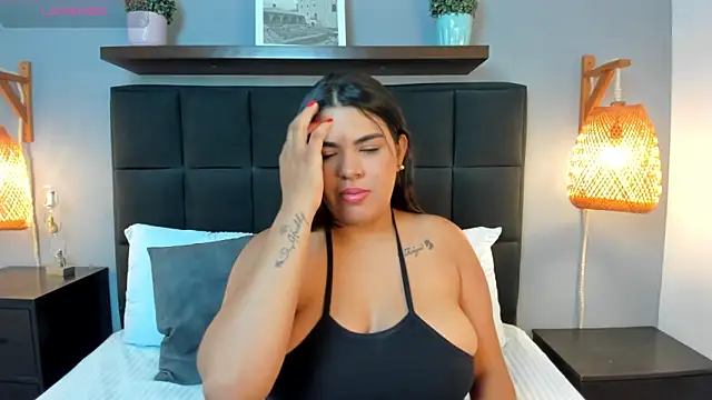 daniela crozee  online show from October 4, 2:24 am