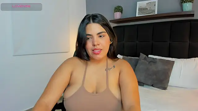 daniela crozee  online show from October 19, 2:36 am