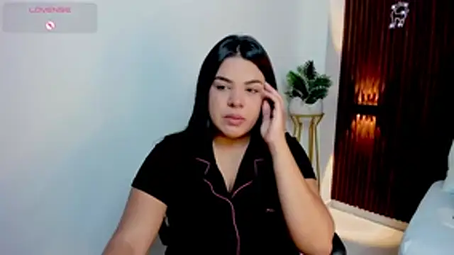 daniela crozee  online show from November 28, 2:56 am