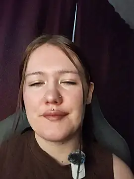 Snapshot of yanderephobia chatting on November 29, 10:32 pm yanderephobia online show from November 29, 10:32 pm