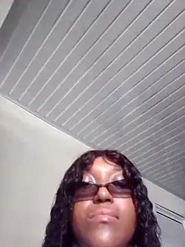 SONDRADAYAN online show from October 3, 9:05 pm