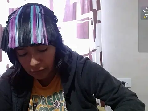 Snapshot of Acelinrose chatting on May 29, 10:27 pm Acelinrose online show from May 29, 10:27 pm