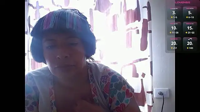 Snapshot of Acelinrose chatting on June 11, 6:27 pm Acelinrose online show from June 11, 6:27 pm