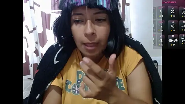 Snapshot of Acelinrose chatting on June 8, 10:32 pm Acelinrose online show from June 8, 10:32 pm