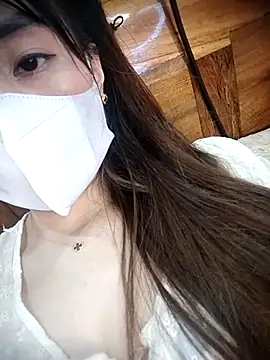 Snapshot of zuzuuLy chatting on November 8, 9:02 am zuzuuLy online show from November 8, 9:02 am