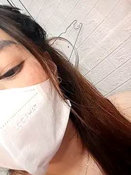 Snapshot of zuzuuLy chatting on November 7, 6:45 pm zuzuuLy online show from November 7, 6:45 pm