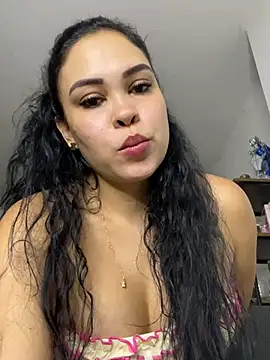 Snapshot of FOX_LATINA chatting on July 14, 2:05 am FOX LATINA online show from July 14, 2:05 am