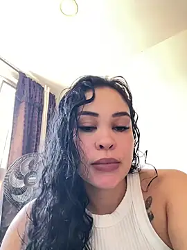 Snapshot of FOX_LATINA chatting on July 14, 3:40 pm FOX LATINA online show from July 14, 3:40 pm