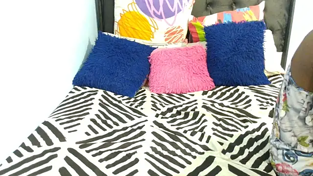 Snapshot of Dandelion_enigman chatting on November 4, 9:18 pm Dandelion enigman online show from November 4, 9:18 pm