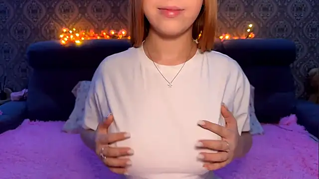 Snapshot of FieryAmelia chatting on November 16, 4:01 pm FieryAmelia online show from November 16, 4:01 pm