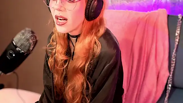 tacodeluxxxe online show from March 12, 2:06 am