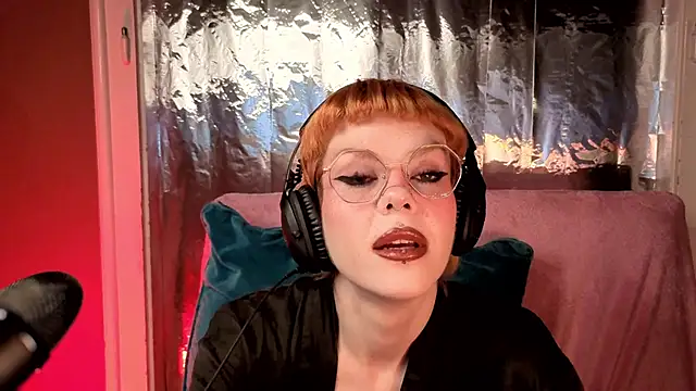 tacodeluxxxe online show from April 16, 2:12 am