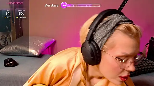 Snapshot of tacodeluxxxe chatting on November 23, 11:04 pm tacodeluxxxe online show from November 23, 11:04 pm