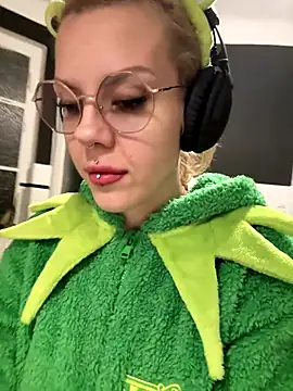 Snapshot of tacodeluxxxe chatting on November 19, 7:03 pm tacodeluxxxe online show from November 19, 7:03 pm