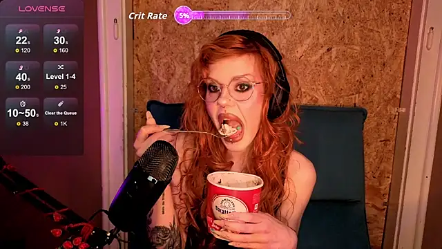 tacodeluxxxe online show from March 4, 2:08 am