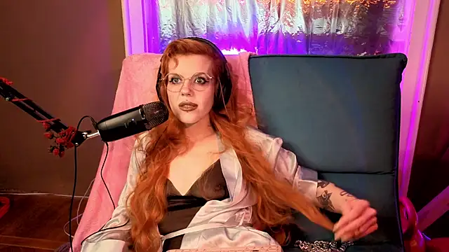 tacodeluxxxe online show from March 6, 1:55 am