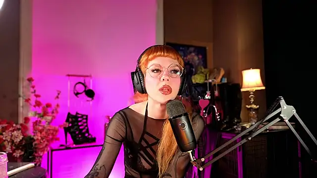 tacodeluxxxe online show from May 14, 1:46 am