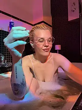 Snapshot of tacodeluxxxe chatting on November 5, 4:21 pm tacodeluxxxe online show from November 5, 4:21 pm